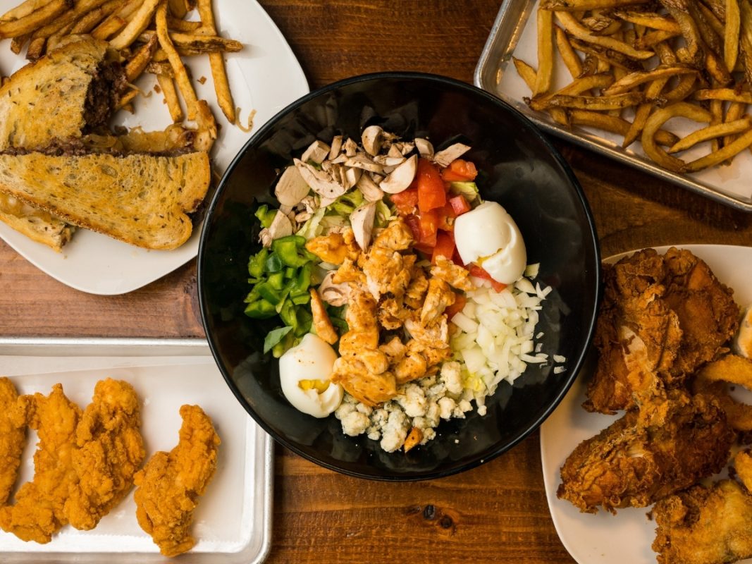 Chế độ ăn không lành mạnh là thói quen xấu khiến da lão hóa nhanh hơn