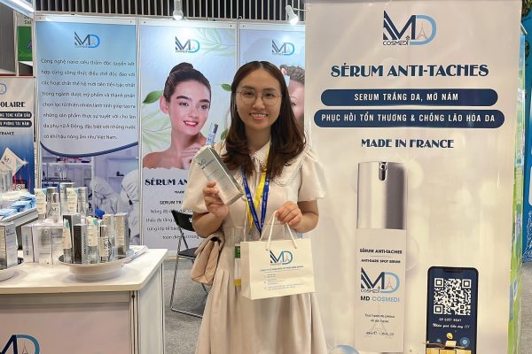 Bác sĩ Nhận (BS BV Da Liễu TP HCM) checkin tại gian hàng MD Cosmedi