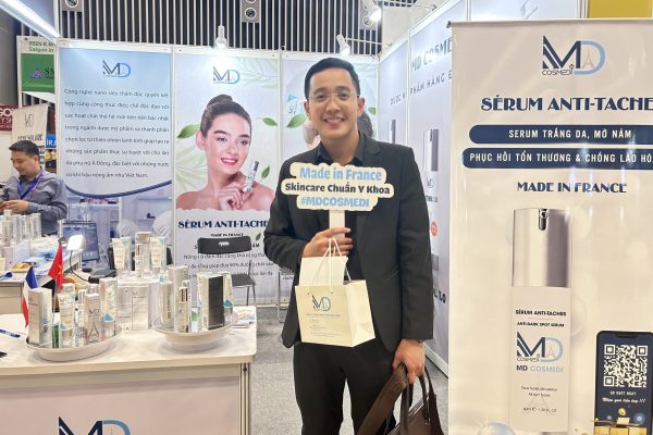 Bác sĩ BS.CKI Nguyễn Đức checkin tại gian hàng MD Cosmedi