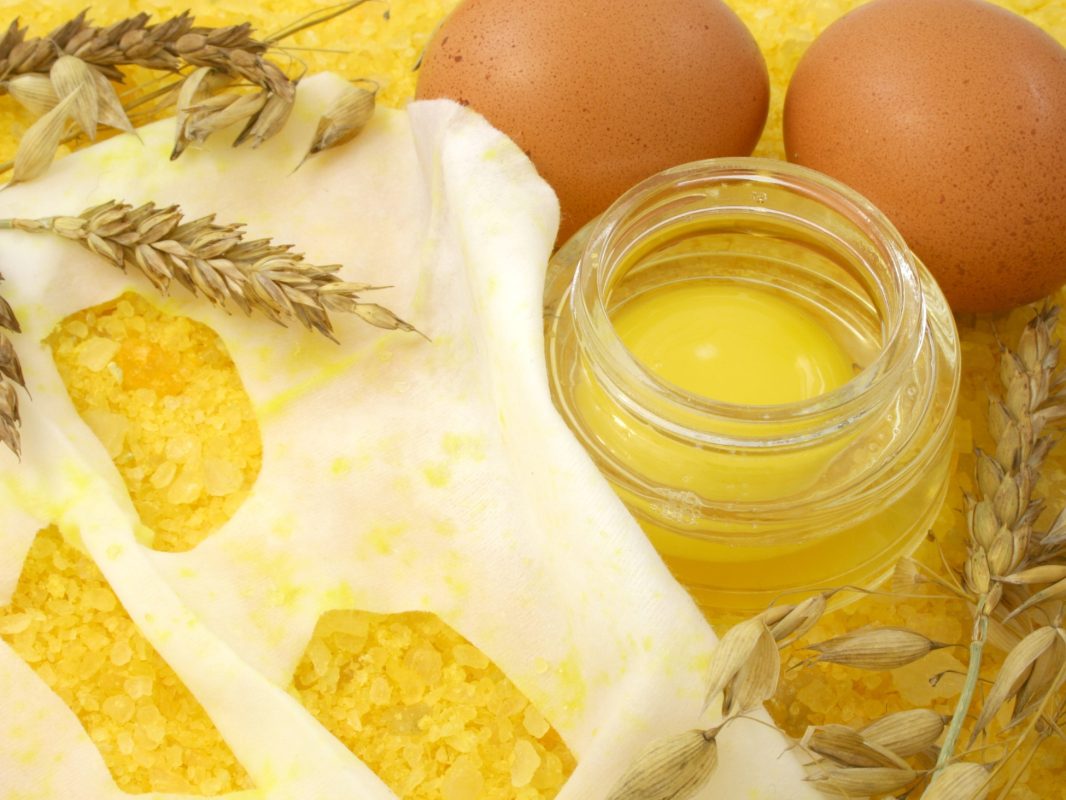 Mặt nạ lòng trắng trứng với yến mạch