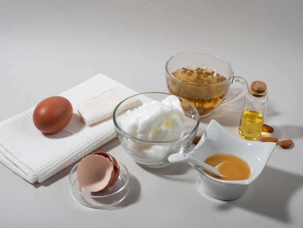 Mặt nạ lòng trắng trứng với sữa chua