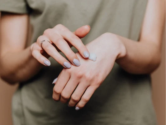 Bi quyet cham soc da kho mua dong hieu qua tu chuuyen gia